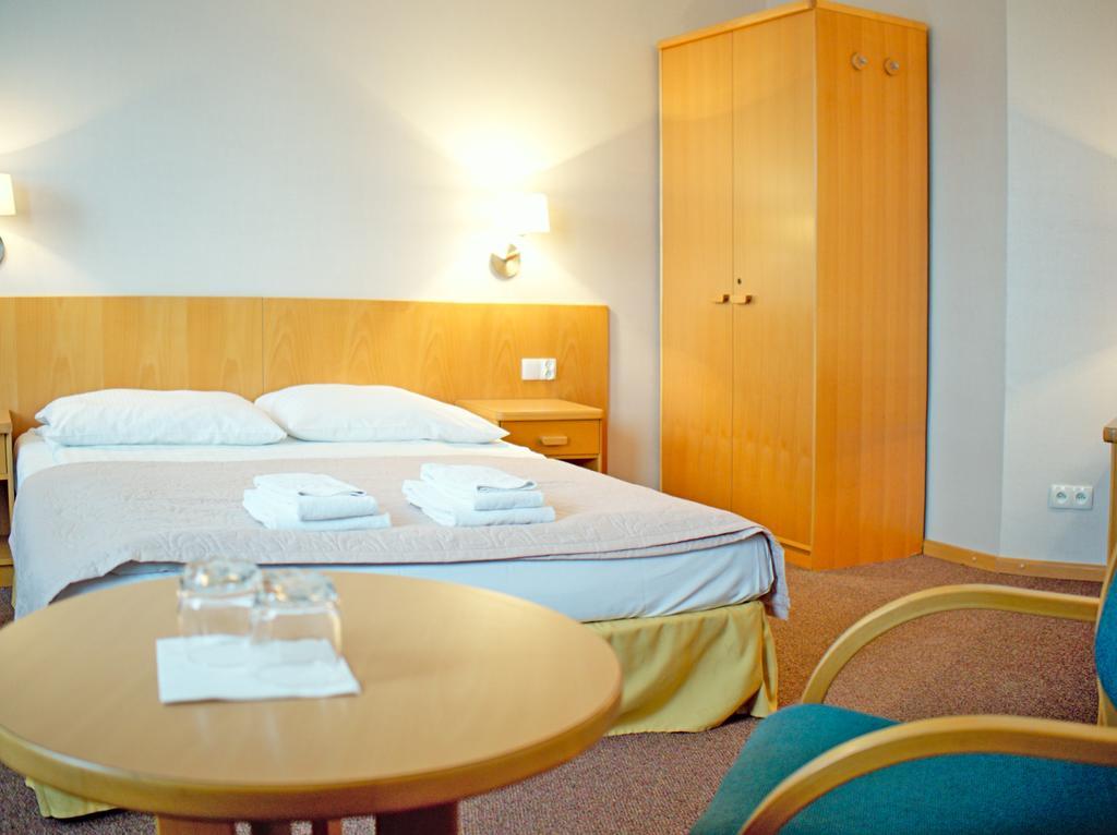Hotel Orlik พวอนส์ค ภายนอก รูปภาพ